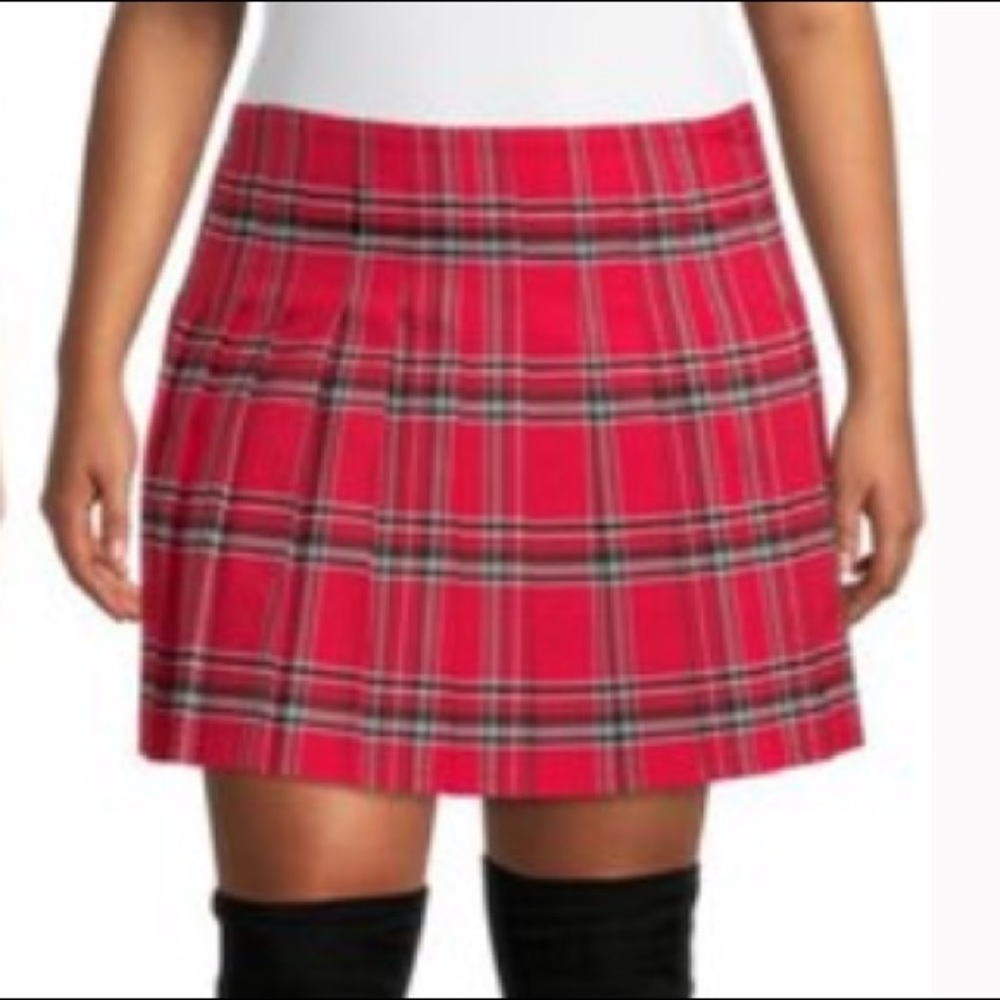 Red Plaid Mini Skirt 🤩
